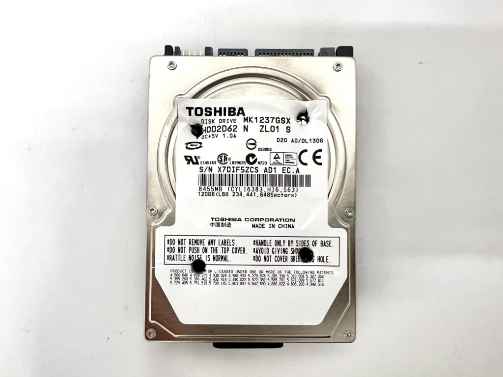 物理破壊でデータ消去後のハードディスク